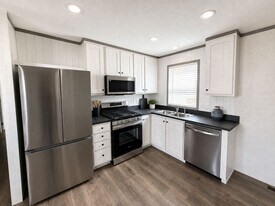 3938 King Edwards Ct in Portage, MI - Building Photo