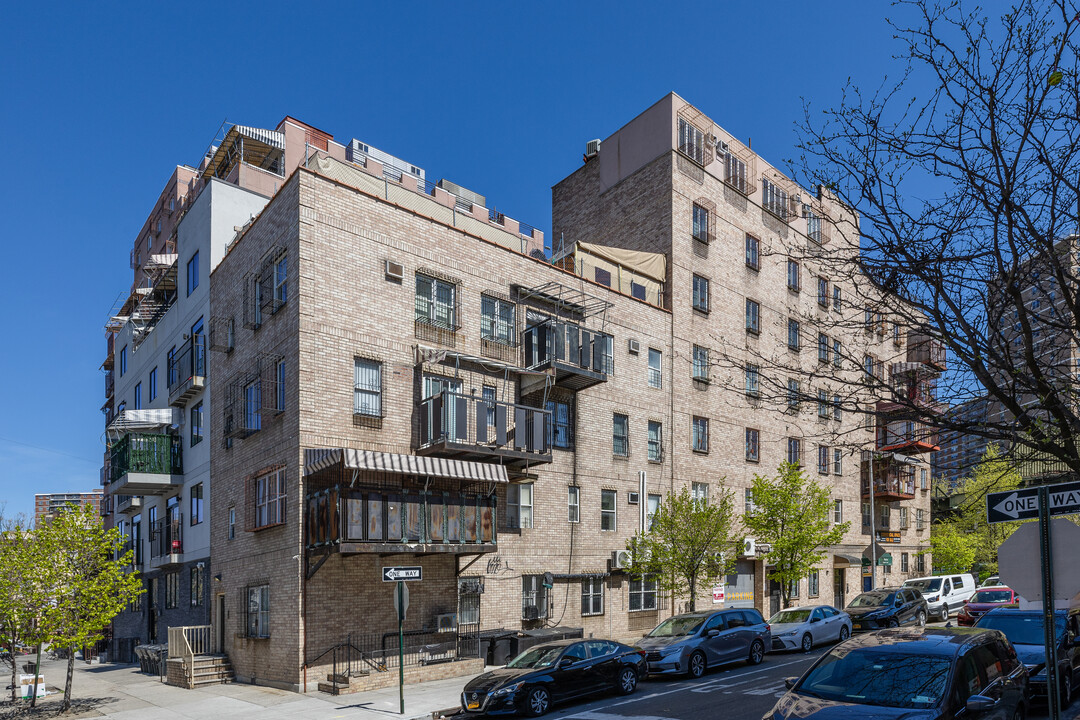 341 Wallabout St in Brooklyn, NY - Building Photo