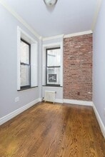 Avenue B, Unit 2C in New York, NY - Foto de edificio - Building Photo