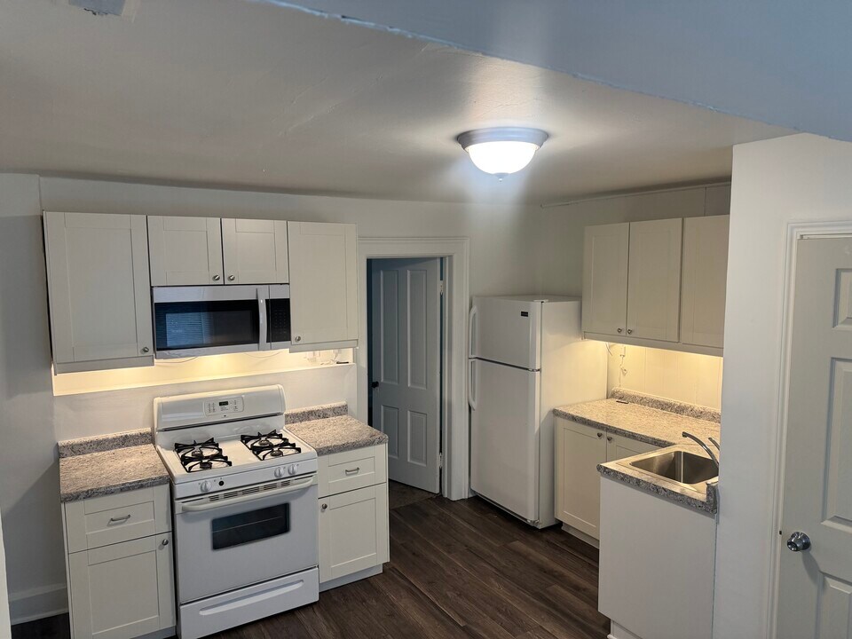 811 47th St, Unit 2 in Kenosha, WI - Building Photo