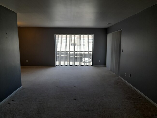 18205 University Park Dr in Livonia, MI - Building Photo - Building Photo