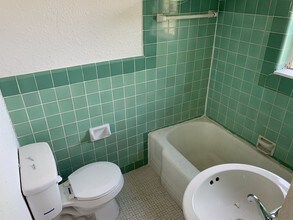 302 W Flores St-Unit -11 in Tucson, AZ - Building Photo - Building Photo