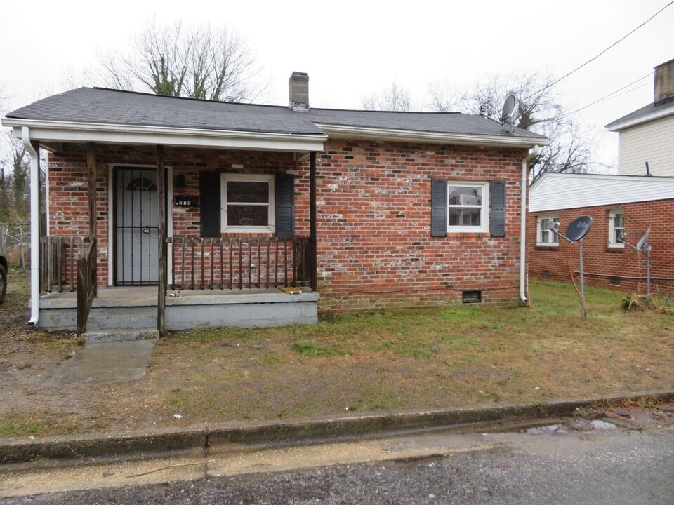 710 Ransom St in Petersburg, VA - Foto de edificio