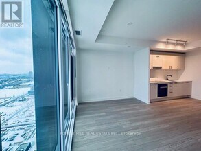 1 Quarrington Lane in North York, ON - Building Photo - Building Photo