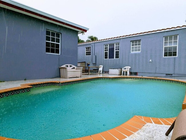 1628 McKinley St in Hollywood, FL - Foto de edificio - Building Photo