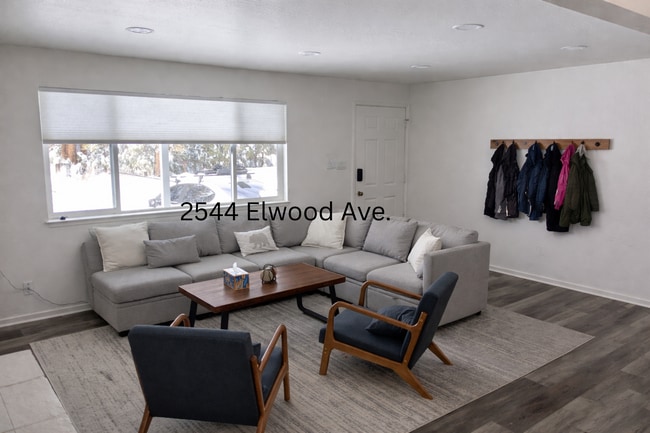2544 Elwood Ave, Unit 2 in South Lake Tahoe, CA - Building Photo - Building Photo