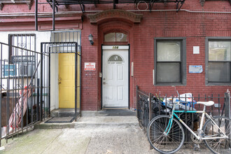 108 DuPont St in Brooklyn, NY - Building Photo - Building Photo