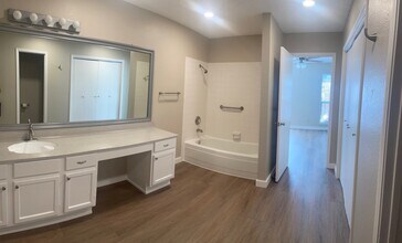 1261 W Hudgins St in Grapevine, TX - Building Photo - Building Photo