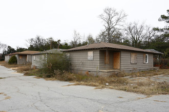 Cherokee Village Apartments in Macon, GA - Building Photo - Building Photo