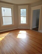 10 Fales St in Hartford, CT - Building Photo - Building Photo