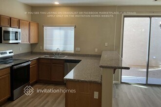 5858 E Hoover Ave in Mesa, AZ - Foto de edificio - Building Photo