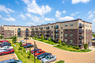 The Grand Crossing in Waterloo, IA - Foto de edificio - Building Photo