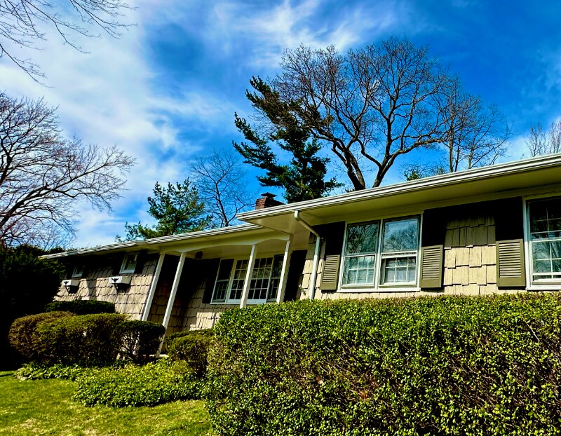 3 Huyler Rd in East Setauket, NY - Building Photo
