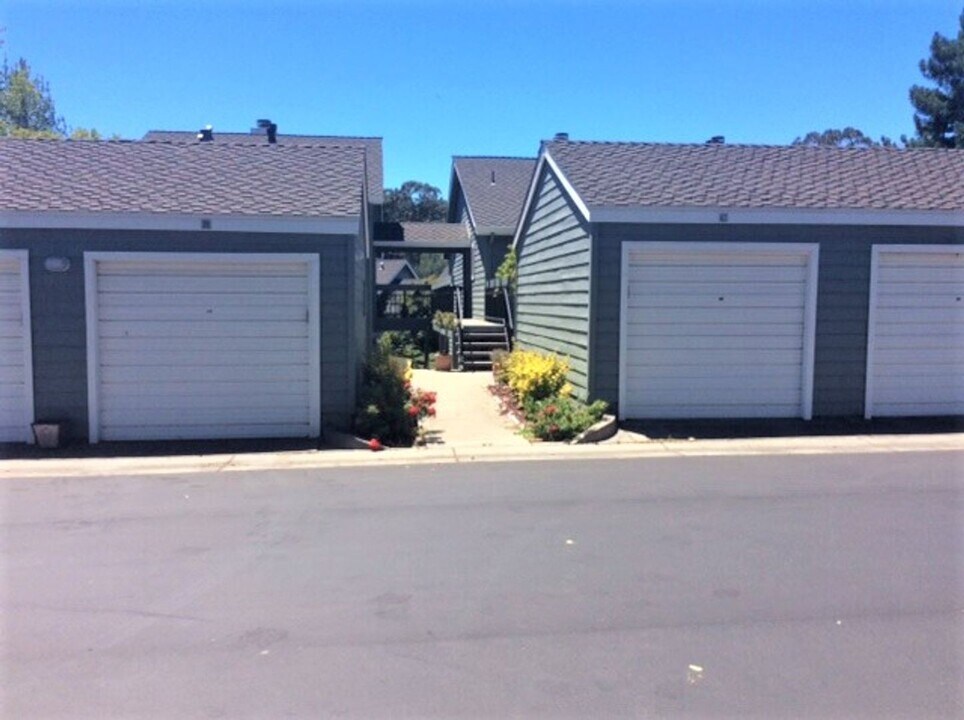 8150 Mountain View Dr in Pleasanton, CA - Building Photo