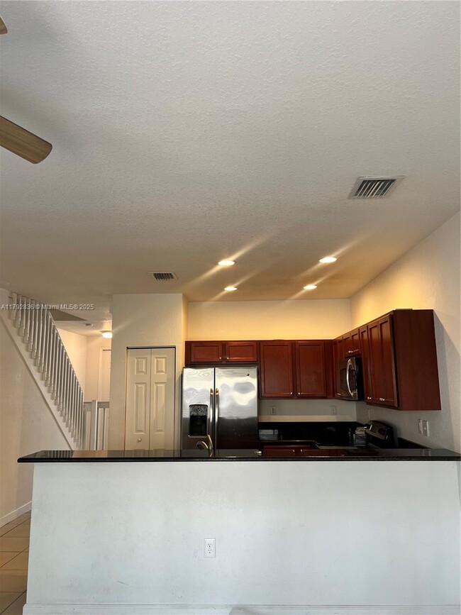 9031 SW 227th St in Cutler Bay, FL - Foto de edificio - Building Photo