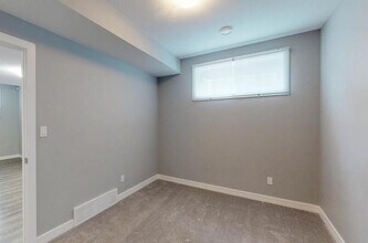 2113 Auxier Ct SW in Edmonton, AB - Building Photo - Building Photo