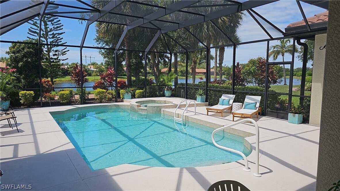 12519 Fairmont Dr in Ft. Myers, FL - Foto de edificio