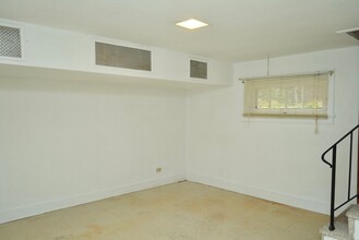624 Ridge St-Unit -Apt #A in Charlottesville, VA - Building Photo - Building Photo