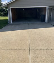 1121 S 17th Ave W in Newton, IA - Foto de edificio - Building Photo