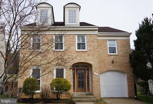 12103 Gatewater Dr in Potomac, MD - Building Photo