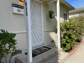 933 16th St, Unit 933 in Santa Monica, CA - Foto de edificio - Building Photo