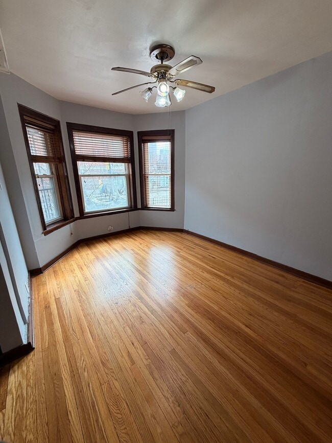 1448 W Irving Park Rd in Chicago, IL - Building Photo - Building Photo