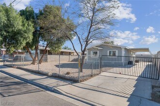 6155 E Carey Ave in Las Vegas, NV - Building Photo - Building Photo