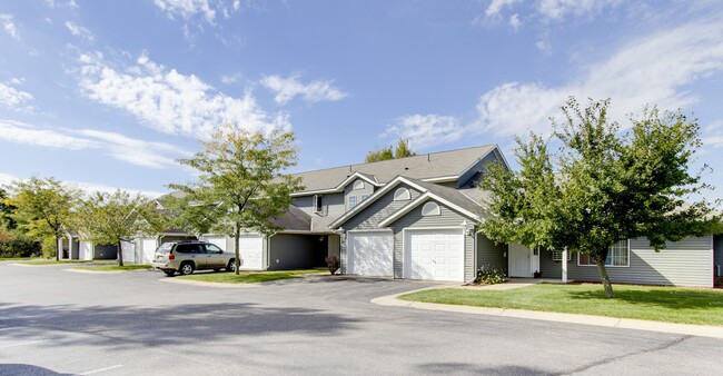 2648 230th Ct NW, Unit 2634 in St Francis, MN - Foto de edificio - Building Photo