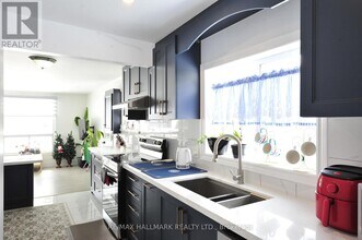 262 Rayners Rd in Georgina, ON - Building Photo - Building Photo
