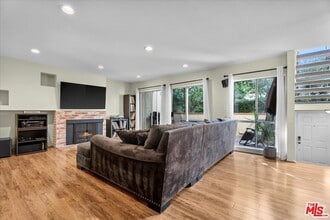 5267 Coldwater Canyon Ave in Van Nuys, CA - Building Photo - Building Photo