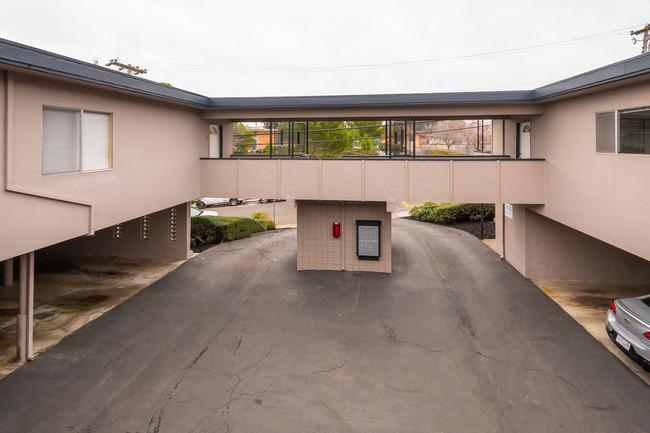 2710 Melendy Dr in San Carlos, CA - Building Photo - Other