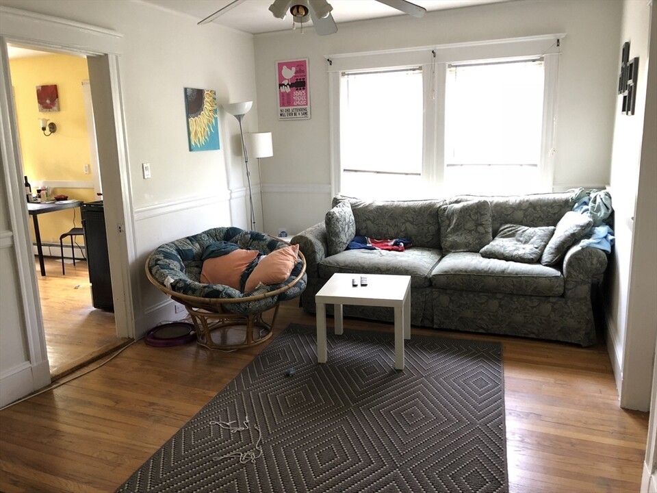 18 Cherry St in Somerville, MA - Building Photo