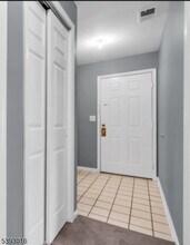 321 Sparrow Ct in Three Bridges, NJ - Building Photo - Building Photo