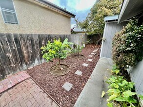1727 Cable St in San Diego, CA - Building Photo - Building Photo