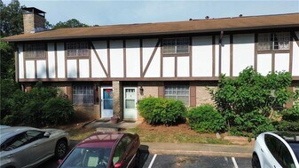 2956 N Dekalb Dr in Atlanta, GA - Building Photo