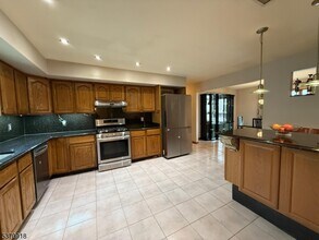 203 Summit Cross in Rutherford, NJ - Building Photo - Building Photo