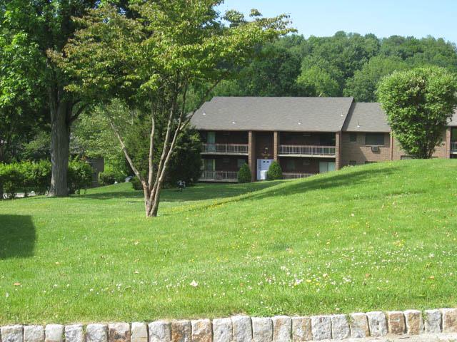 Brook Bridge Apartments in Newton, NJ - Foto de edificio
