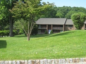 Brook Bridge Apartments in Newton, NJ - Building Photo - Building Photo