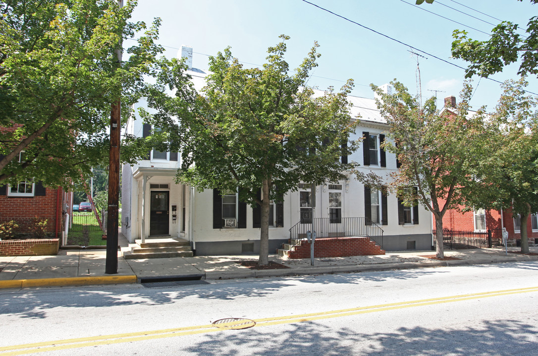 156-158 E Main St in Westminster, MD - Foto de edificio