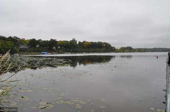 1304 W Medicine Lake Dr in Minneapolis, MN - Building Photo - Building Photo