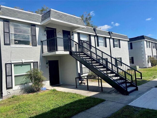 7662 Forest City Rd in Orlando, FL - Foto de edificio - Building Photo