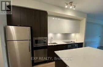 8 Ann St in Mississauga, ON - Building Photo - Building Photo