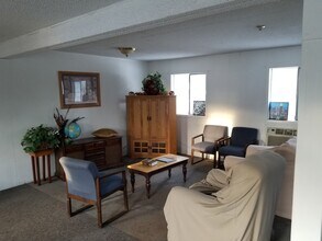 12 Columbia St in Cheney, WA - Foto de edificio - Building Photo