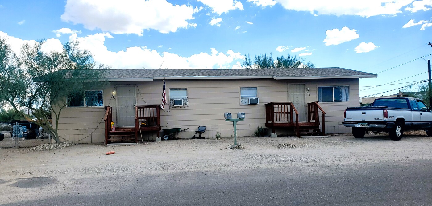 901 W 7th St in Ajo, AZ - Foto de edificio