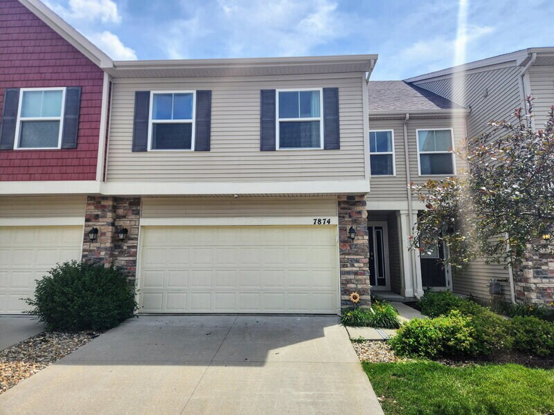 7874 Cottonwood Ln in West Des Moines, IA - Building Photo