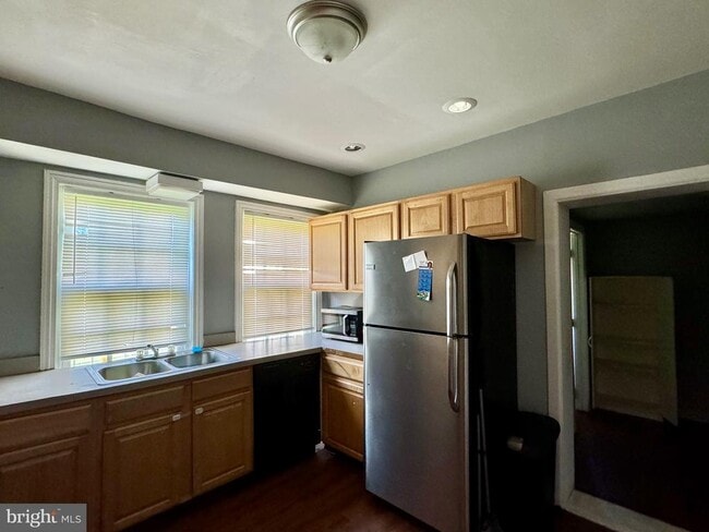 property at 405 N 2nd St