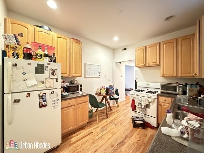3455 N Bosworth Ave, Unit 1F