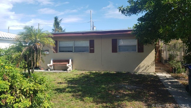 1209 N 17th Ave-Unit -1 in Hollywood, FL - Building Photo - Building Photo