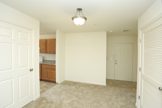 Legion Square Village in Toms River, NJ - Foto de edificio - Interior Photo
