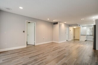 4801 Esedra Ct in Greenacres, FL - Foto de edificio - Building Photo